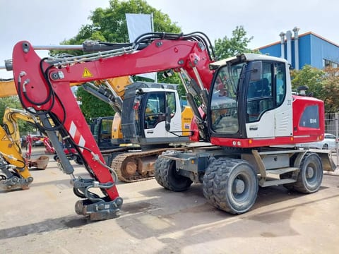 2018 Liebherr A914 LITRONIC wheel excavator, side view 2018 Liebherr A914 LITRONIC wheel excavator, side view