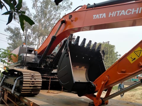 2025 Hitachi ZX220 LC crawler excavator, close-up of boom and bucket 2025 Hitachi ZX220 LC crawler excavator, close-up of boom and bucket