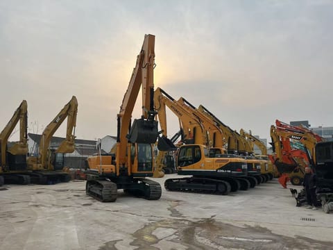 2023 Hyundai R220LC-9S crawler excavator, front three-quarter view 2023 Hyundai R220LC-9S crawler excavator, front three-quarter view