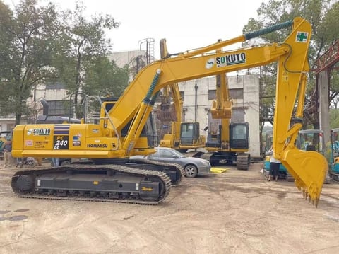 2023 Komatsu PC240LC-8 crawler excavator side view 2023 Komatsu PC240LC-8 crawler excavator side view