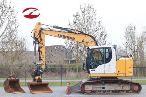 2020 Liebherr R914COMPACT STD crawler excavator side view 2020 Liebherr R914COMPACT STD crawler excavator side view