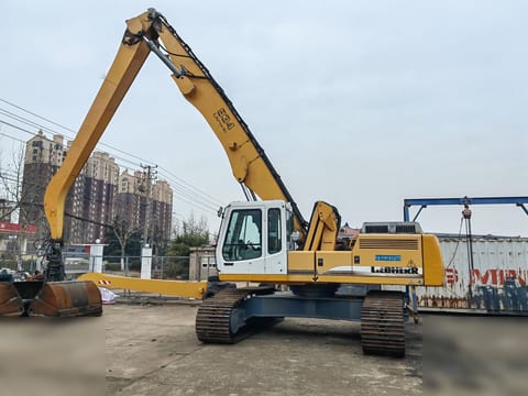 2015 Liebherr R934CEW material handler, side view 2015 Liebherr R934CEW material handler, side view