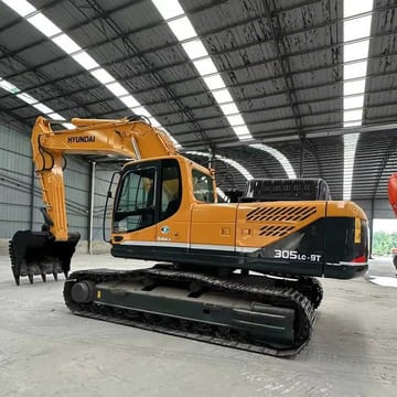 2012 Hyundai 305LC-9T crawler excavator, side view 2012 Hyundai 305LC-9T crawler excavator, side view