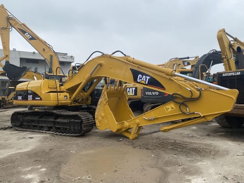 2016 Caterpillar 320C crawler excavator side view 2016 Caterpillar 320C crawler excavator side view