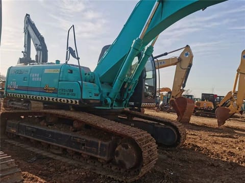 2019 Kobelco SK210LC crawler excavator, side profile view 2019 Kobelco SK210LC crawler excavator, side profile view