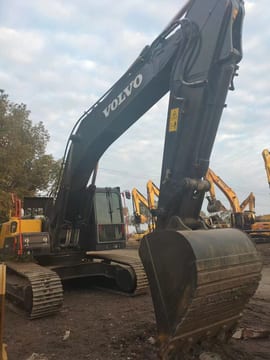 2022 Volvo EC290 crawler excavator, front three-quarter view 2022 Volvo EC290 crawler excavator, front three-quarter view
