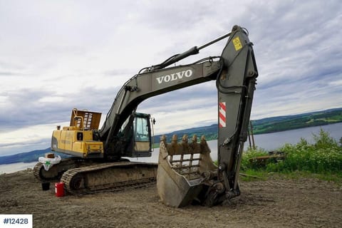 2008 Volvo EC240CL crawler excavator, side view 2008 Volvo EC240CL crawler excavator, side view