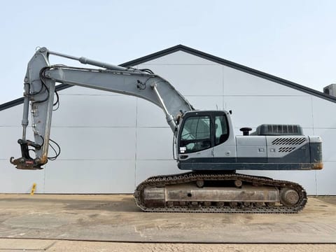 2012 Hyundai R380NLC-9 crawler excavator side view 2012 Hyundai R380NLC-9 crawler excavator side view