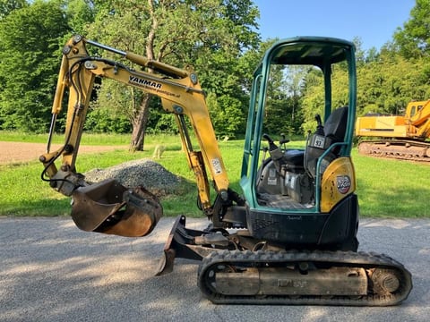 2013 Yanmar VIO25-4 mini excavator, side view 2013 Yanmar VIO25-4 mini excavator, side view