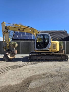 2006 New Holland E135SR-1E crawler excavator, side view 2006 New Holland E135SR-1E crawler excavator, side view