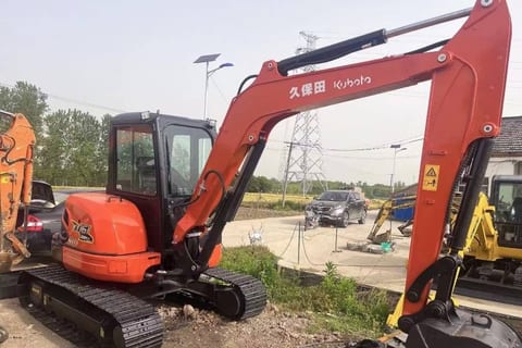 2025 Kubota 161 crawler excavator, side profile view 2025 Kubota 161 crawler excavator, side profile view