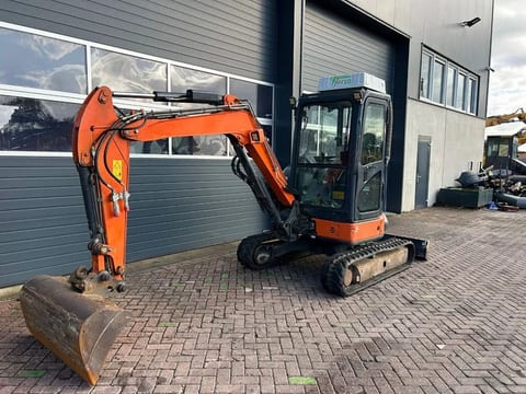 2016 Hitachi ZX38U-5A CLR mini excavator, side view 2016 Hitachi ZX38U-5A CLR mini excavator, side view