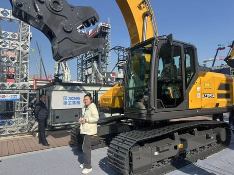 2023 XCMG XE205GA crawler excavator side view 2023 XCMG XE205GA crawler excavator side view