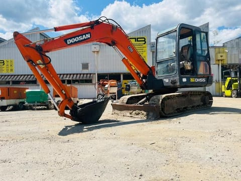 2004 Doosan DH55 mini excavator, side view 2004 Doosan DH55 mini excavator, side view
