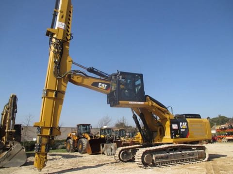 2016 Caterpillar 336F crawler excavator side view 2016 Caterpillar 336F crawler excavator side view