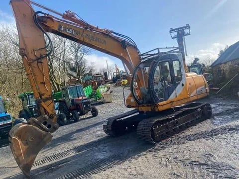 1995 Samsung LC130-2 crawler excavator, side view 1995 Samsung LC130-2 crawler excavator, side view