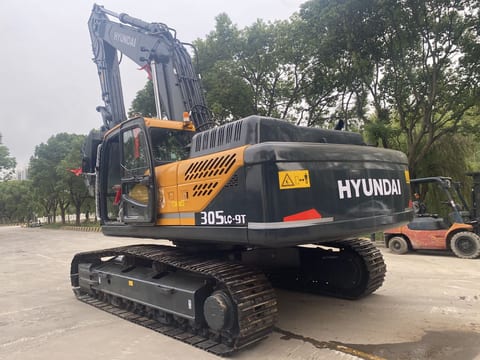 2020 Hyundai R305LC-9T crawler excavator, rear three-quarter view 2020 Hyundai R305LC-9T crawler excavator, rear three-quarter view