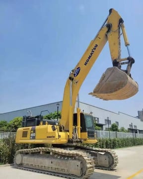 2023 Komatsu PC460-8 crawler excavator side view 2023 Komatsu PC460-8 crawler excavator side view