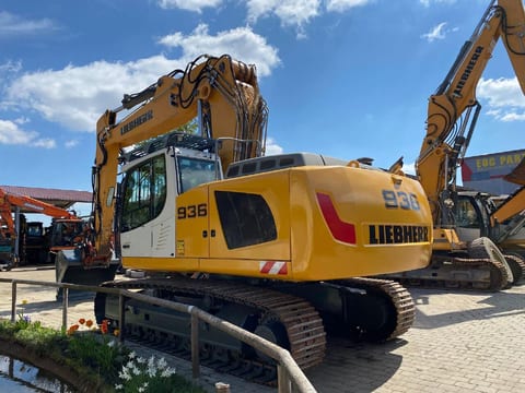 2015 Liebherr R936 NLC crawler excavator, rear three-quarter view 2015 Liebherr R936 NLC crawler excavator, rear three-quarter view