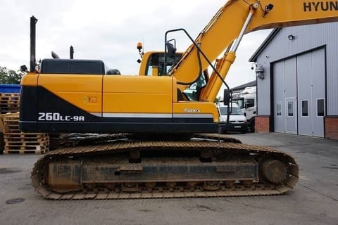2015 Hyundai R260LC-9A crawler excavator, side profile view 2015 Hyundai R260LC-9A crawler excavator, side profile view