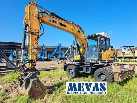 2018 Hyundai HW140 wheel excavator side view 2018 Hyundai HW140 wheel excavator side view