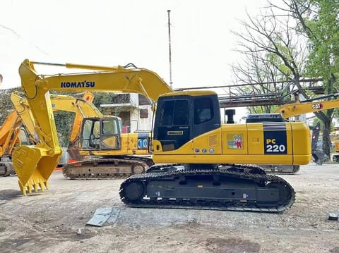2022 Komatsu PC220-7 crawler excavator, side view 2022 Komatsu PC220-7 crawler excavator, side view