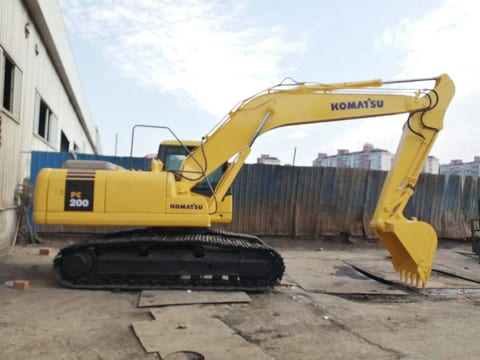 2017 Komatsu PC200-7 crawler excavator, side view 2017 Komatsu PC200-7 crawler excavator, side view