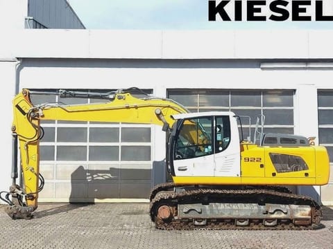 2017 Liebherr R922 SLC crawler excavator side view 2017 Liebherr R922 SLC crawler excavator side view