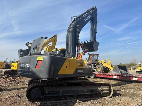 Volvo EC290 crawler excavator, rear three-quarter view Volvo EC290 crawler excavator, rear three-quarter view