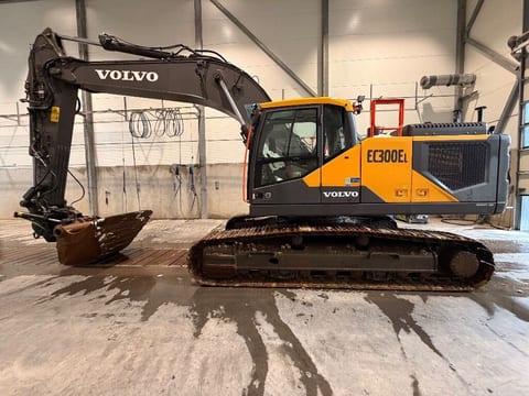 2024 Volvo EC300EL crawler excavator, side profile view