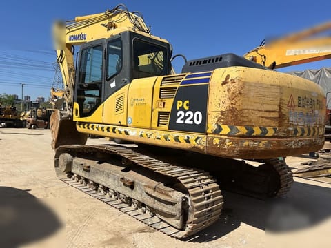 2024 Komatsu PC220 crawler excavator, rear three-quarter view 2024 Komatsu PC220 crawler excavator, rear three-quarter view