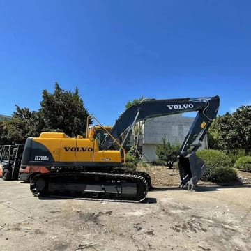 2023 Volvo EC210BLC crawler excavator side view 2023 Volvo EC210BLC crawler excavator side view