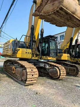 2022 Caterpillar 395 crawler excavator side view 2022 Caterpillar 395 crawler excavator side view