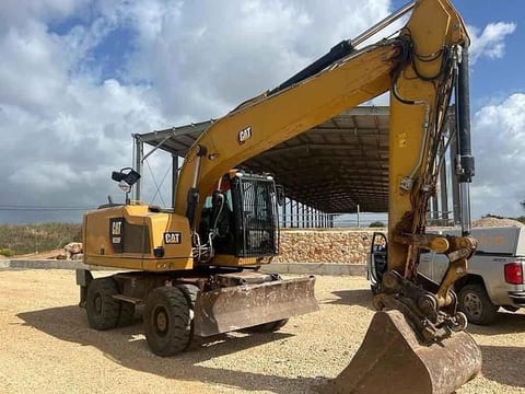 2016 Caterpillar M320F wheel excavator side view 2016 Caterpillar M320F wheel excavator side view