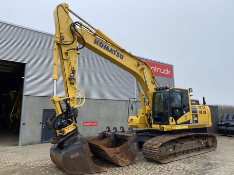2021 Komatsu PC240LC-11 crawler excavator, side profile view 2021 Komatsu PC240LC-11 crawler excavator, side profile view