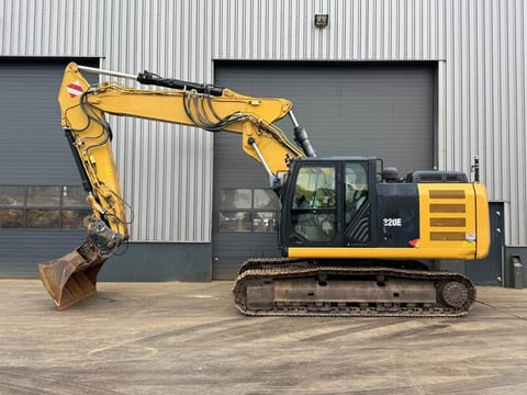 2014 Caterpillar 320E crawler excavator, side profile view 2014 Caterpillar 320E crawler excavator, side profile view