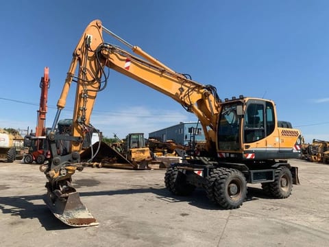 2014 Hyundai R180W-9A wheel excavator, side view 2014 Hyundai R180W-9A wheel excavator, side view