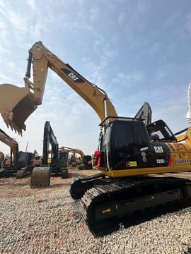 2025 Caterpillar 329D2 L crawler excavator, side view 2025 Caterpillar 329D2 L crawler excavator, side view