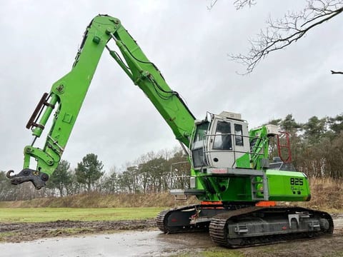 2013 Sennebogen 825 material handler, side view 2013 Sennebogen 825 material handler, side view