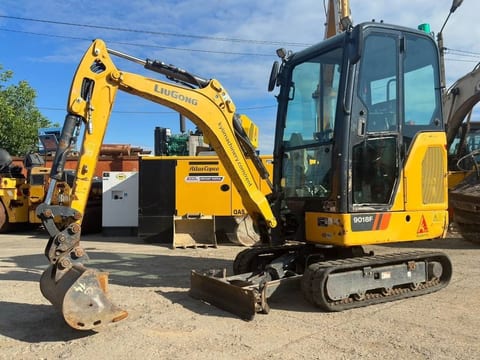 2021 LiuGong 9018F mini excavator, side view 2021 LiuGong 9018F mini excavator, side view