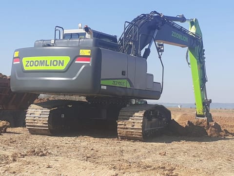 2024 Zoomlion ZE210GLC crawler excavator, rear three-quarter view 2024 Zoomlion ZE210GLC crawler excavator, rear three-quarter view