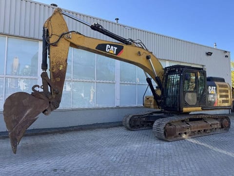 2017 Caterpillar 326FLN crawler excavator, side profile view 2017 Caterpillar 326FLN crawler excavator, side profile view