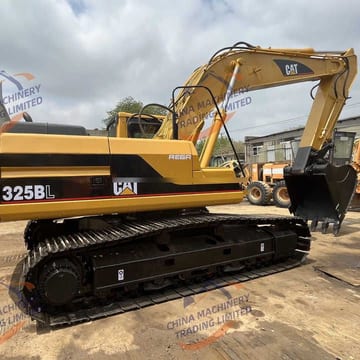 2016 Caterpillar 325BL crawler excavator, side view 2016 Caterpillar 325BL crawler excavator, side view