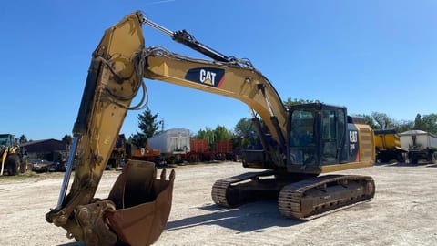 2014 Caterpillar 324ELN crawler excavator, side view 2014 Caterpillar 324ELN crawler excavator, side view