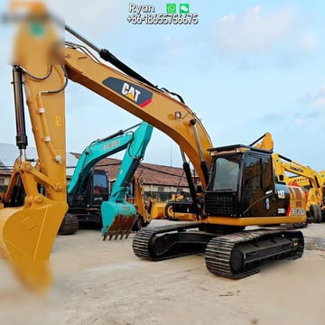 2018 Caterpillar 320D2 crawler excavator, front three-quarter view 2018 Caterpillar 320D2 crawler excavator, front three-quarter view