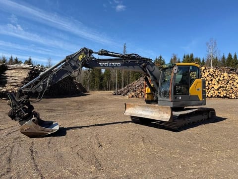2017 Volvo ECR145EL crawler excavator side view 2017 Volvo ECR145EL crawler excavator side view