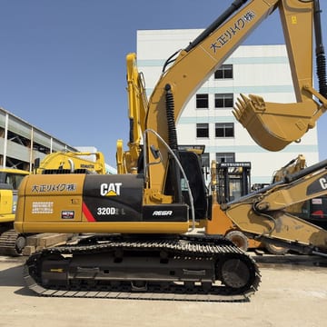 Escavadora de rastos Caterpillar 320D2L, vista lateral de perfil Escavadora de rastos Caterpillar 320D2L, vista lateral de perfil