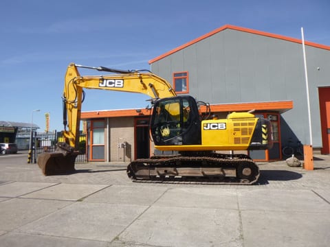 2015 JCB JS210LC crawler excavator side view 2015 JCB JS210LC crawler excavator side view
