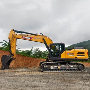 2026 XCMG XE335G crawler excavator, side profile view 2026 XCMG XE335G crawler excavator, side profile view