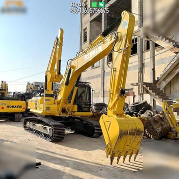 2014 Komatsu PC210-8N1 crawler excavator, front three-quarter view 2014 Komatsu PC210-8N1 crawler excavator, front three-quarter view